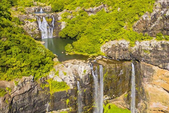 Hiking Trip Full-Day: The Magnificent 7 Waterfalls Sept Cascades including Lunch - The 9:00 am pickup and ride to the falls
