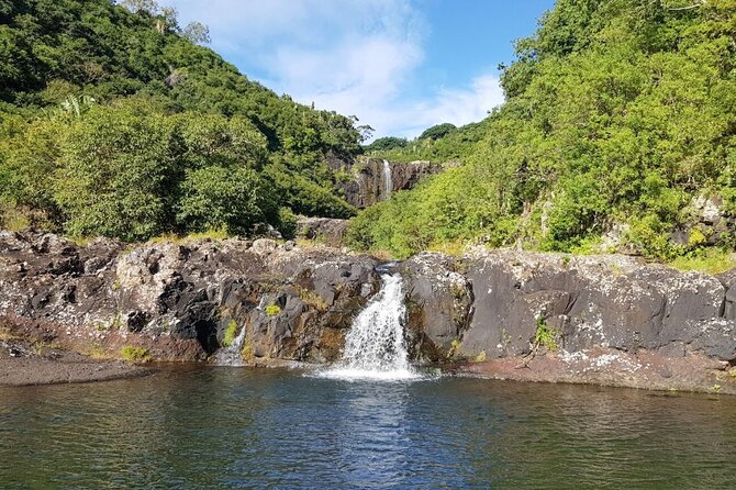 Hiking Trip Full-Day: The Magnificent 7 Waterfalls Sept Cascades including Lunch - Who should book the Seven Cascades hike?
