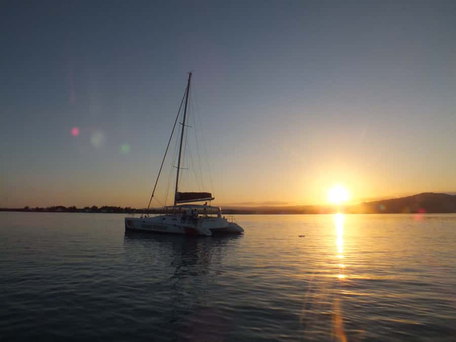 Ile aux Aigrettes: Private Sunset Cruise Tour - Choosing between the Dalbair wreck and Grand Port