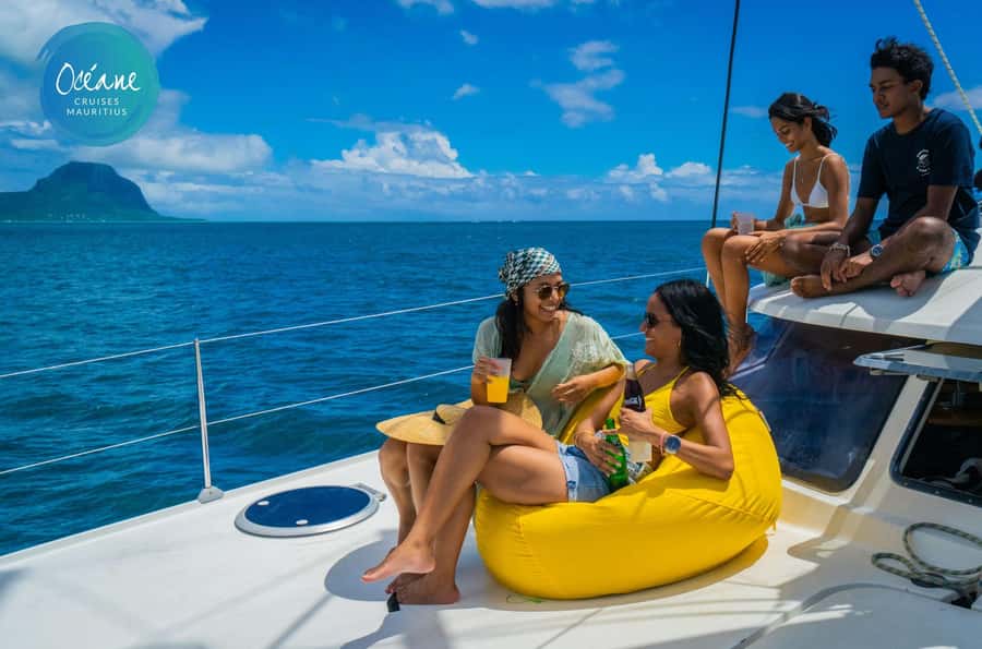 Ile Aux Bénitiers : Private Catamaran Cruise & Gourmet Lunch - Sailing west from La Balise Marina