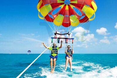 Ile aux Cerf: Speed boat with Parasailing & Tube Riding and Lunch