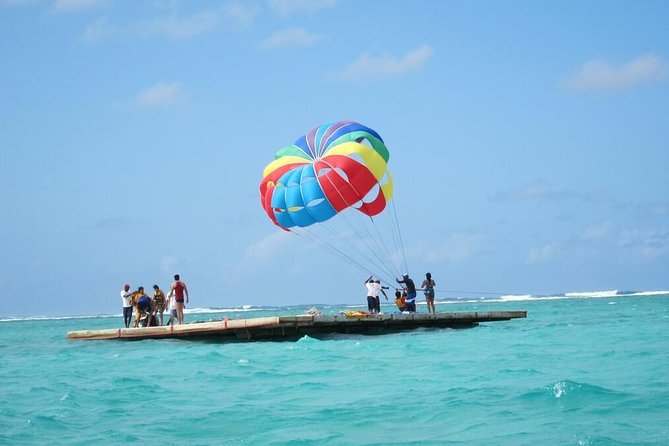 Ile aux Cerf: Speed boat with Parasailing & Tube Riding and Lunch - Lunch at Islet Margenie, with Mauritian drinks