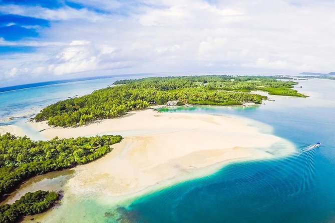 Ile aux Cerf: Speed boat with Parasailing & Tube Riding and Lunch - Timing, group size, and the real value