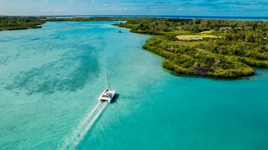 Ile Aux Cerfs: Catamaran Cruise, island, waterfalls, Lunch - Who will get the most from this cruise