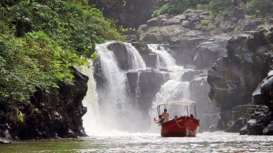 Ile Aux Cerfs Catamaran Cruise & Waterfalls- Lunch & Drinks - Is $70 good value?