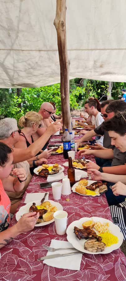 Ile aux Cerfs: Island & Waterfall Speedboat Tour with Lunch - Returning to Ile aux Cerfs or heading back to shore