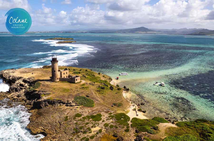 Île aux Cerfs: Private Catamaran Cruise with Gourmet Lunch - What the crew adds to the day