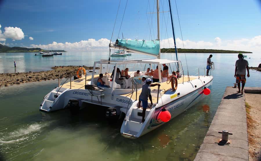 Ile aux Cerfs: The very best day by catamaran. - A short snorkeling stop in clear lagoon water