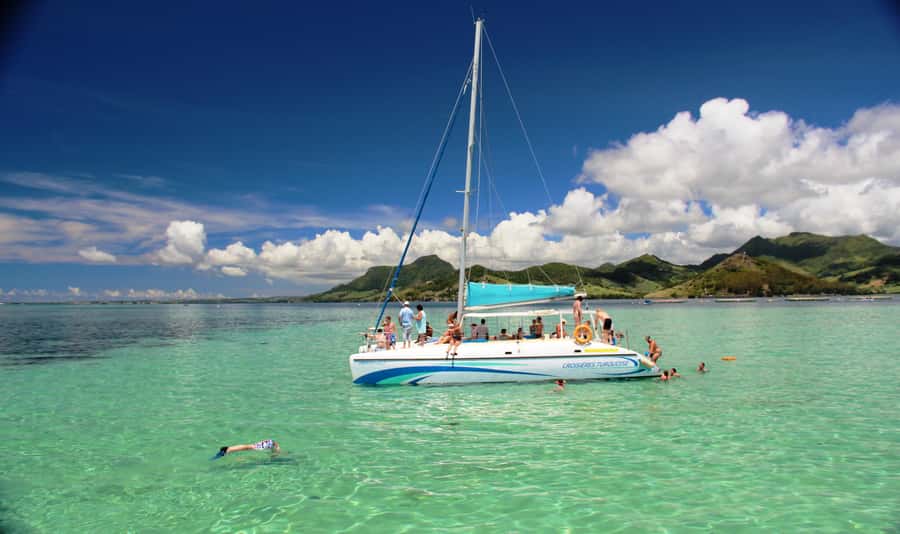 Ile aux Cerfs: The very best day by catamaran. - FAQ