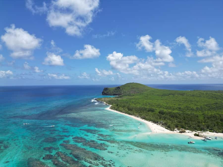 Ilot Gabriel: Catamaran Cruise & BBQ Lunch - Coin de Mire on the way back