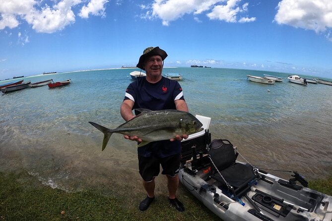 Kayak Fishing in Mauritius - Getting set up in a single or double kayak