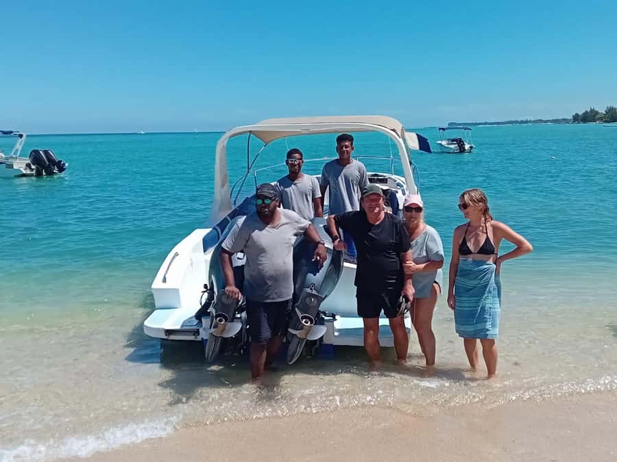 La Preneuse: Dolphin Watching and Snorkeling Speedboat Tour - Guides, equipment, and the human side