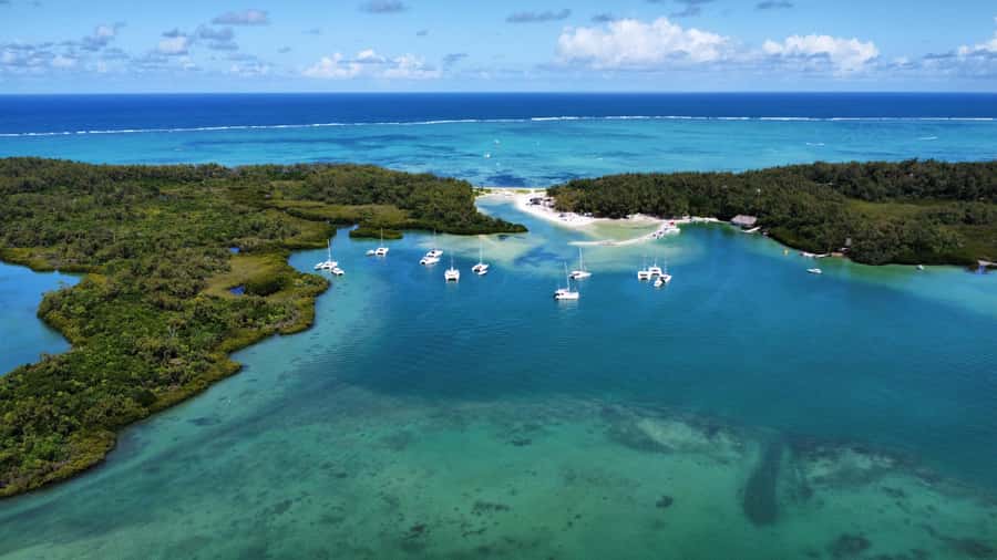 Mauritius 5 Islands Hopping Tours - PRIVATE BOAT - Seven hours from Trou d’Eau Douce to the eastern islands