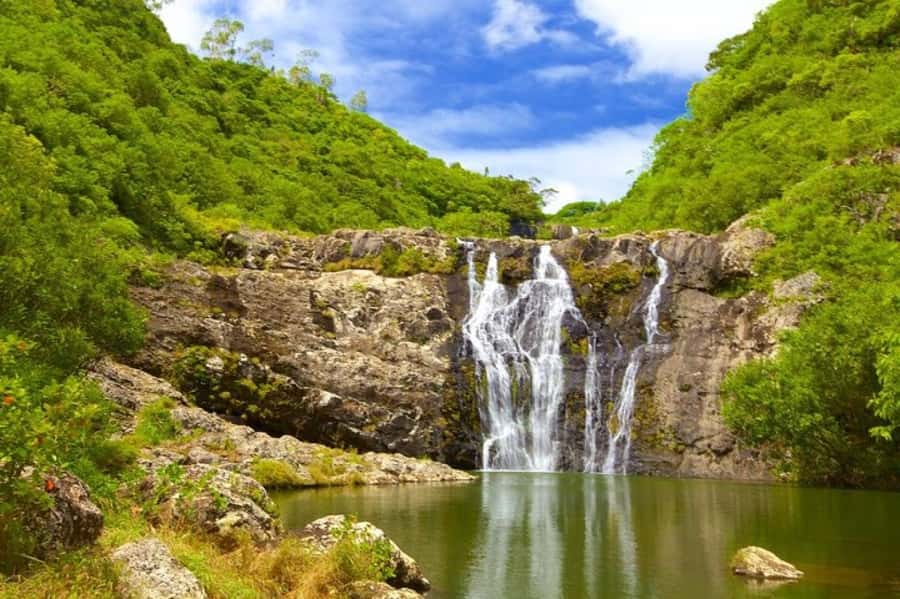 Mauritius: 7 Waterfalls Hike with Lunch and Hotel Transfers - Starting the trail with a safety briefing