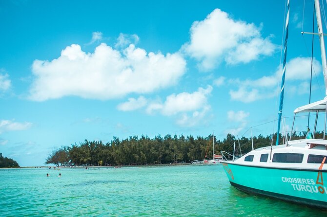 Mauritius : Full day All inclusive Ile aux cerfs Catamaran cruise - Snorkeling in a protected lagoon