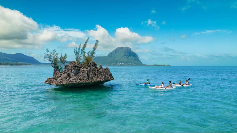 Mauritius: Guided Kayak tour to Benitiers Island - Starting at Le Morne