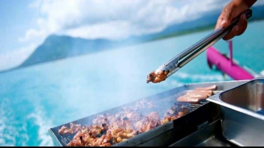 Mauritius: Ile Aux Cerfs catamaran cruise Lunch with BBQ - Sega music on the return sail