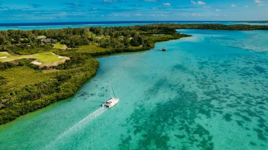 Mauritius: Ile Aux Cerfs Catamaran Cruise with Lunch - Setting sail from Trou dEau Douce
