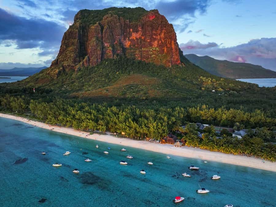 Mauritius: Le Morne Brabant Hike with Historical Immersion - What the guide adds, and where the service can vary