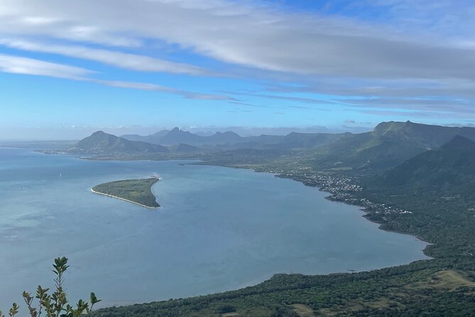 Mauritius: Le Morne: Intimate Hike Away from the Crowd - Vanessa’s guiding style and group size