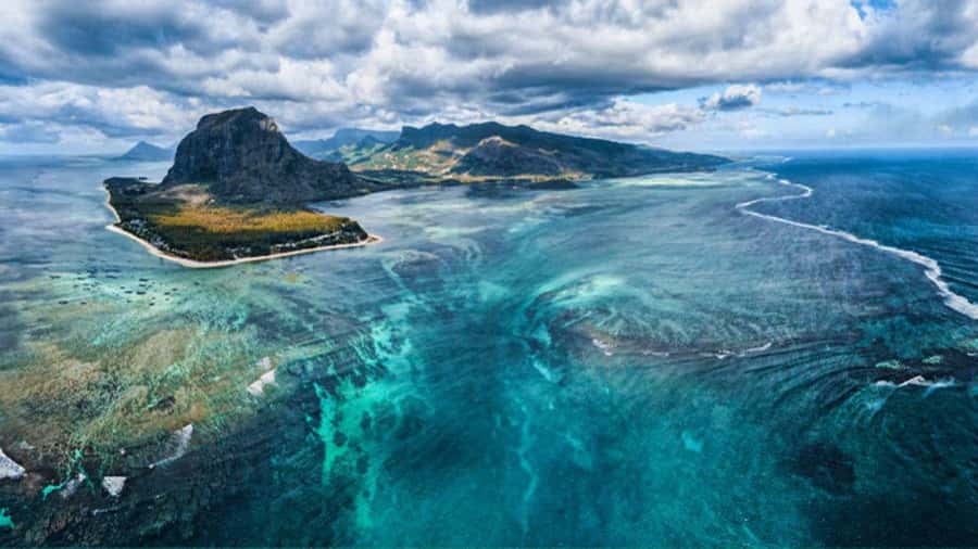 Mauritius: Scenic Helicopter Flight with Hotel Transfers - Tamarin and the chance to see dolphins
