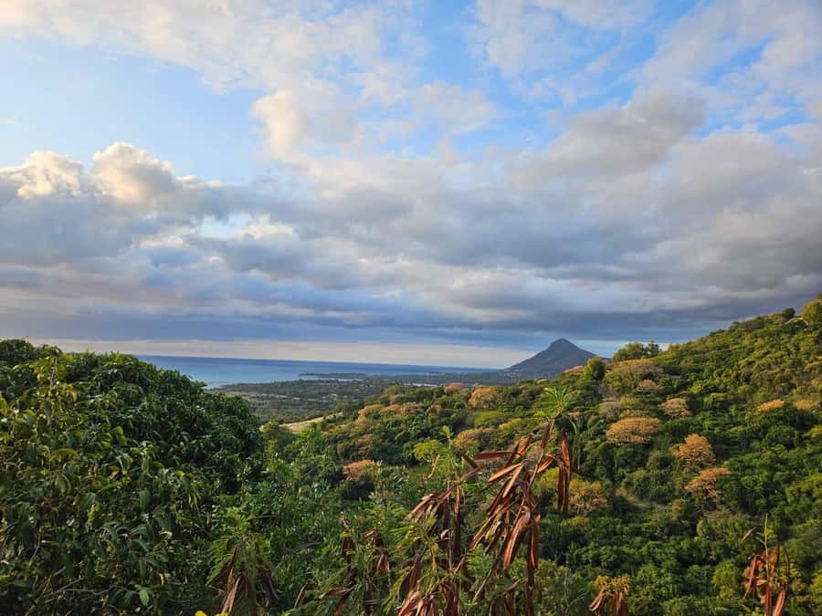 Mauritius: Sights of the South Private Tour with Rum Tasting - Grand Bassin, where scenery meets faith