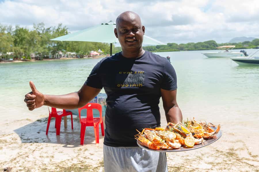 Mauritius: Speedboat Ile aux Cerfs, GRSE Waterfall, BBQ, Bar - BBQ lunch with a Mauritian bar