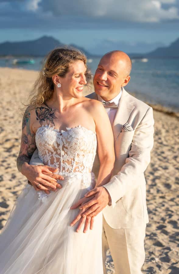 Mauritius: Sunset photoshoot (Honeymoon/family shoots) - What families receive