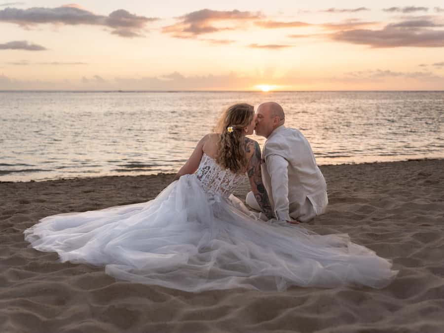 Mauritius: Sunset photoshoot (Honeymoon/family shoots) - Who will enjoy this most