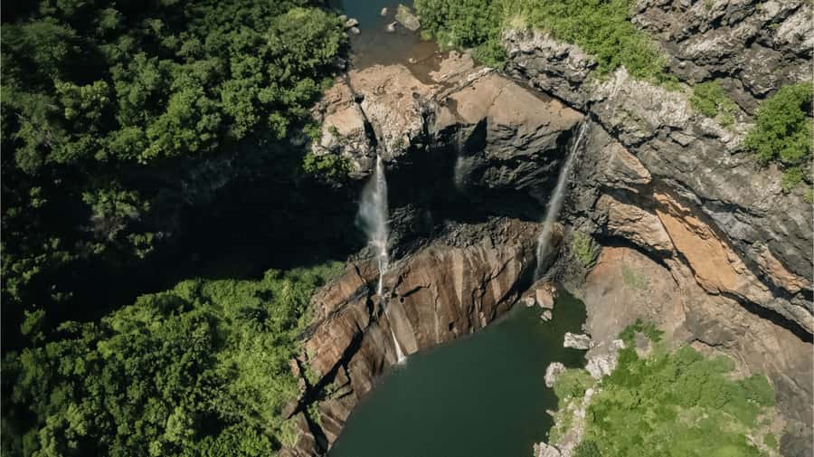 Mauritius: Tamarind Falls Highlights 3-Hour Hiking Trip - Reaching the Tamarind Falls trail from Henrietta