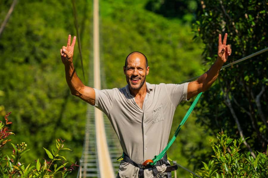Mauritius: Vallé Advenature Park, Nepalese Bridge - Crossing Mauritius on a 350-meter suspension bridge