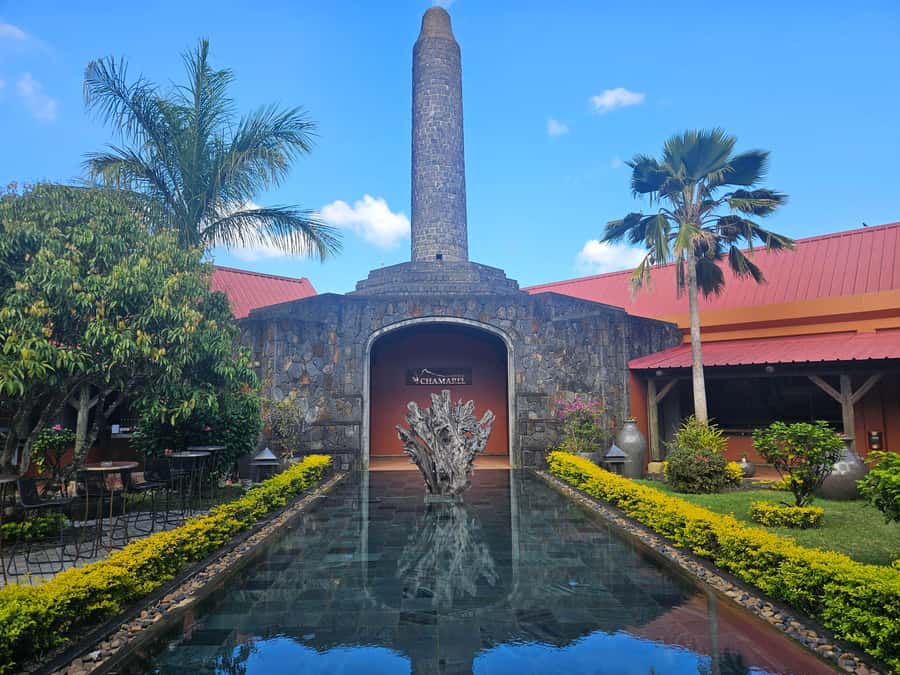 PRIVATE FULL-DAY NORTH AND SOUTH TOUR - A possible visit to Rhumerie de Chamarel