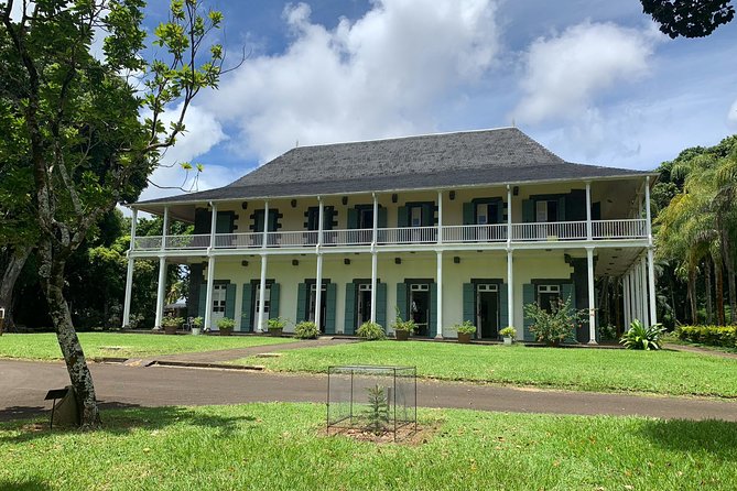 Private Guided Tour of Northern Mauritius with Shopping in Port Louis - Port Louis history returns at Aapravasi Ghat and the Citadel