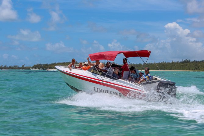 Private speed boat to ile aux cerfs - Lunch in the middle of the day