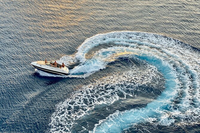 Private speed boat to Ile aux Cerfs full-day Incl: Lunch & Transfer - A fast boat day on Mauritius’s east coast