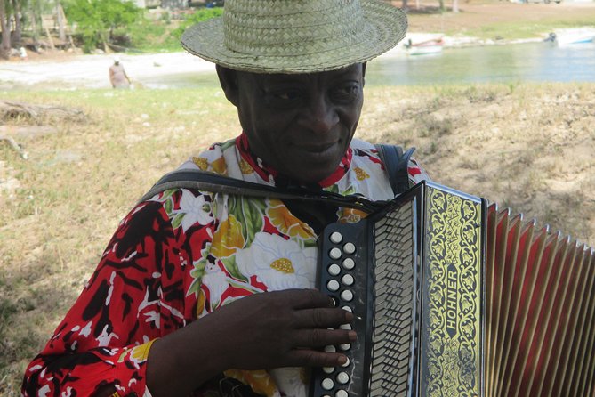 Rodrigues Island - UNIVERS Tour - The accordion tells a smaller island story