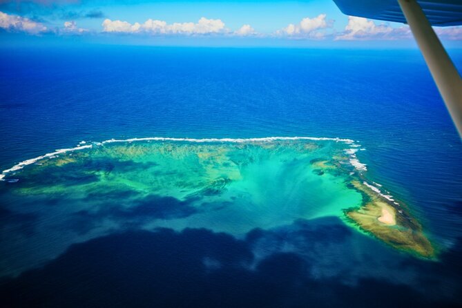 Seaplane Tours over the turquoise lagoon of the East of Mauritius - Why the private format matters