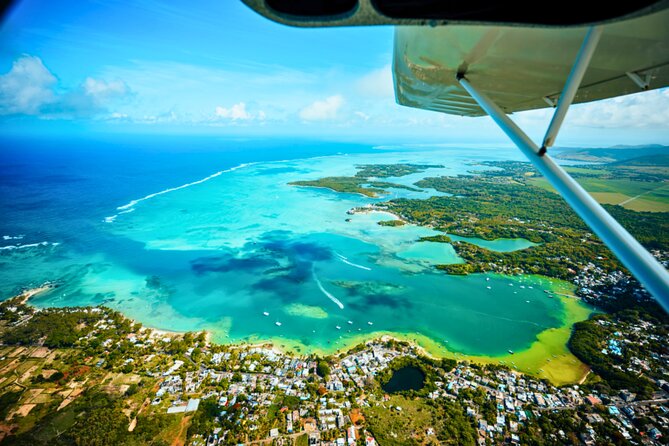 Seaplane Tours over the turquoise lagoon of the East of Mauritius - Weather can change the day