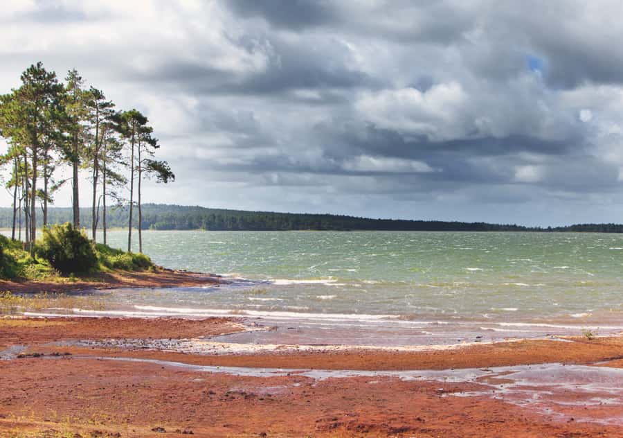 South: Gorges, Waterfalls, Lakes, Trails, 23 Coloured Earth - A full southern circuit from your hotel