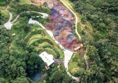 South: Gorges, Waterfalls, Lakes, Trails, 23 Coloured Earth