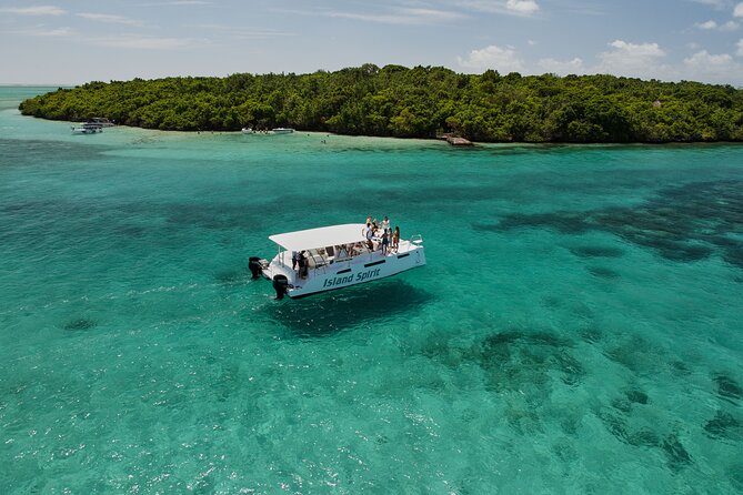 SouthEast Lagoon Discovery on shared basis on a Power Catamaran - Setting out from Pointe d’Esny at 09:30