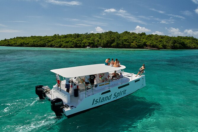 SouthEast Lagoon Discovery on shared basis on a Power Catamaran - The southeast lagoon from the water