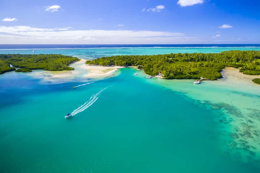 Speed boat to Ile aux Cerfs: Full day incl Lunch & Transfer - Why the Speedboat Route Is the Main Attraction