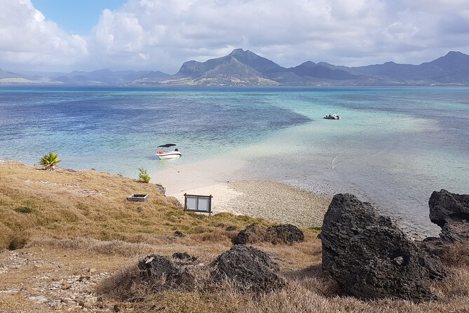 Speed Boat Tour île aux Cerfs and Others Gems of The South - A 45-minute stop at Ile du Phare