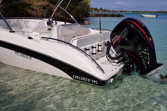 Speed Boat Tour île aux Cerfs and Others Gems of The South - Passing the Dalblair 1902 shipwreck