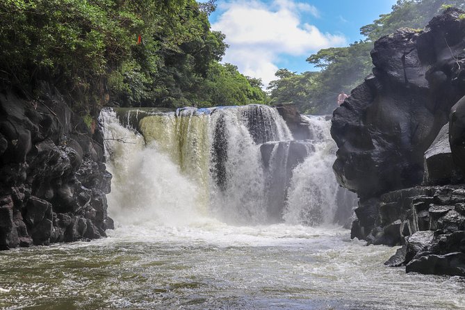 Speedboat Ile aux Cerfs + GRSE Waterfall, BBQ and Bar - The GRSE Waterfall stop takes about 10 minutes