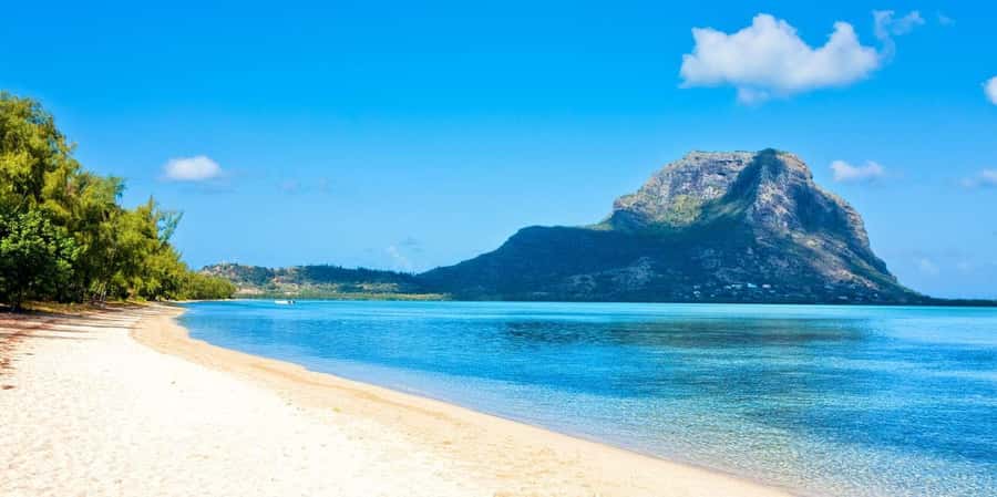 Speedboat to Ile aux Benitier: Dolphin Encounter & Lunch - Starting at Flic en Flac with a clear plan