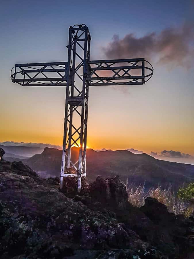 Sunrise hike at Le Morne Brabant with Local Guides (UNESCO) - Why sunrise changes Le Morne Brabant