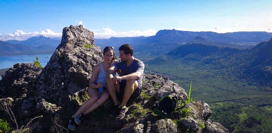 Sunrise hike at Le Morne Brabant with Local Guides (UNESCO) - Reaching the viewpoint and waiting for the light