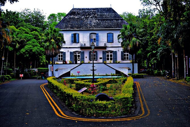 The East of Mauritius: Full-day incl visit to Ile aux Aigrettes & Lunch - Bazar Street for local food and shopping